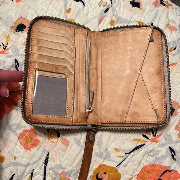 Kestrel Deltille Wallet Wristlet Clutch - Picture 6 of 9